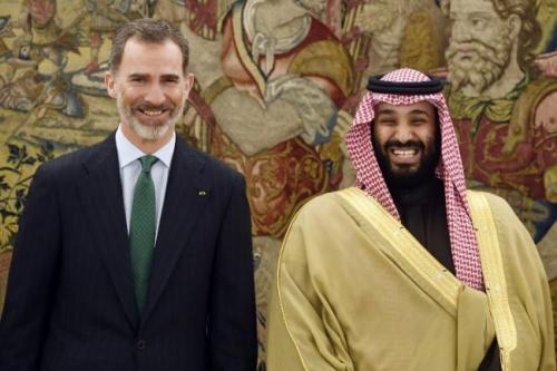 Felipe con Mohammed bin Salma, ministro della difesa saudita