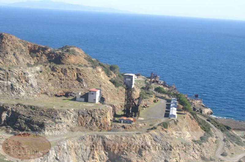 Le vecchie miniere di Punta Calamita.