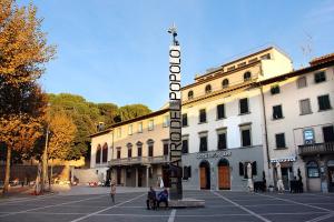 ...e nel Teatro Comunale li han tutti quanti convocati... - Castelfiorentino (FI), Teatro del Popolo