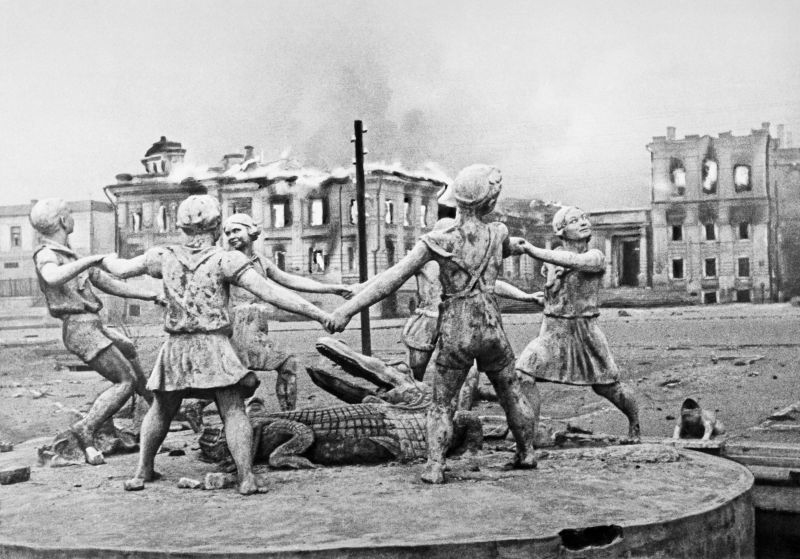 Emmanuil Evzerixin -  Эммануил Евзерихин – Children’s Dance. Stalingrad, August 23, 1942 *