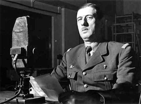 Londra, 18 giugno 1940. Dai microfoni della BBC, il generale De Gaulle lancia il suo celebre "Appello ai Francesi". Si veda anche Sein 1940,