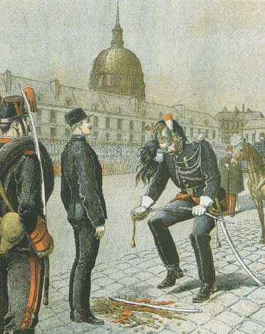 La degradazione del capitano Dreyfus sulla piazza d'armi degli Invalides. Parigi, 5 gennaio 1895.