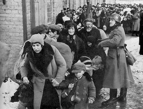 Ebrei di Lublino ammassati per il trasporto nei campi