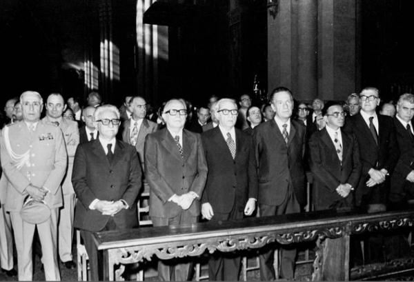 Politici in prima fila durante i funerali per le vittime dell’Italicus: da sinistra Giovanni Leone, Mariano Rumor, Benigno Zaccagnini e il sindaco di Bologna Renato Zangheri.