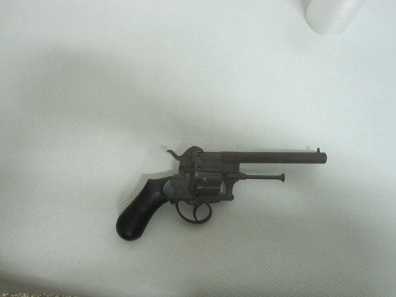 Il revolver di Gnicche (da Gnicche. Un incontro con Leonardo Zanelli e Claudio Santori 21 settembre 2011)