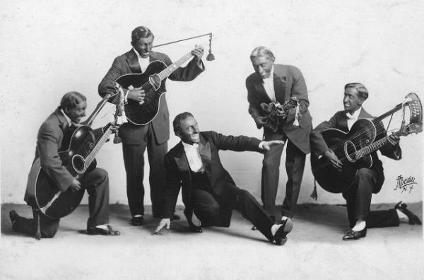 Un gruppo di “blackface minstrels”