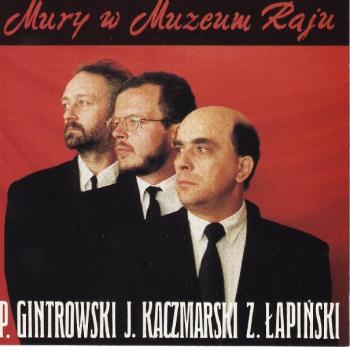 Zbigniew Łapiński, Jacek Kaczmarski e Przemisław Gintrowski sulla copertina dell'album Mury w Muzeum Raju, nella celebre posa che fa il verso ai padri nobili del comunismo: