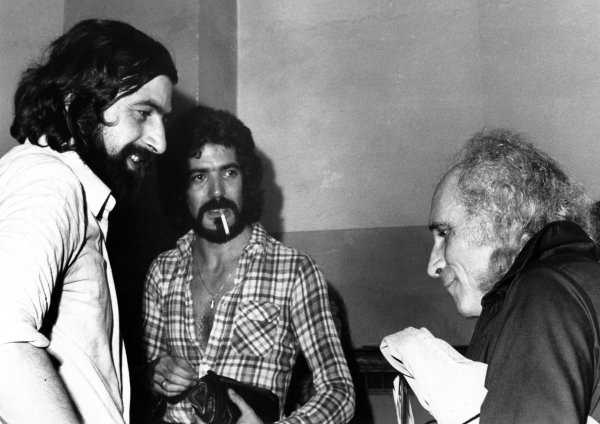 1975: Léo Ferré assieme a Francesco Guccini e Enzo Capuano.