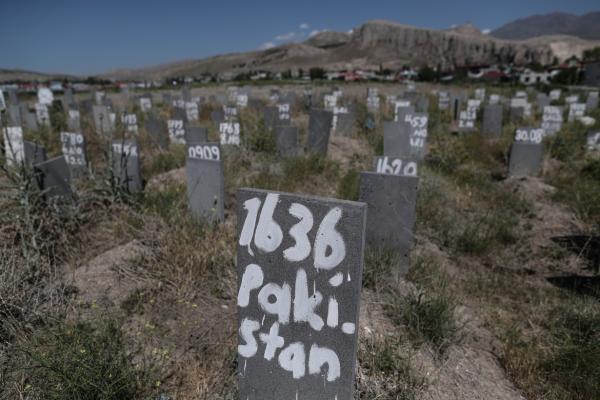 Cemetery of unidentified refugees crossing the Turkish-Iranian border in Van credit: Sedat Suna