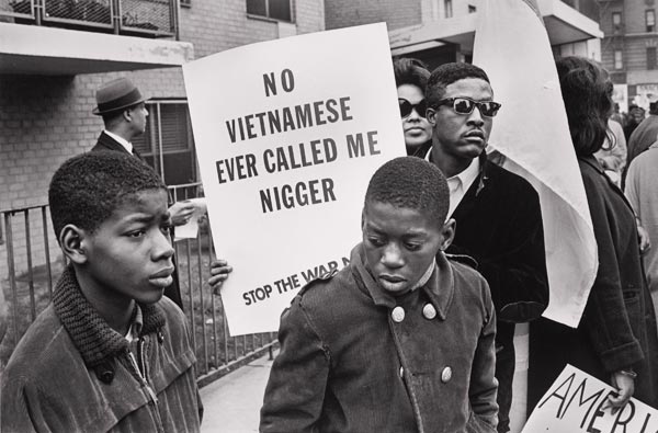 Demonstrators at ‎the Harlem Peace March to End Racial Oppression, 1967, foto di Builder Levy.‎