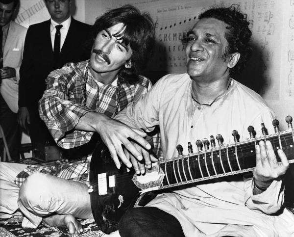  ‎Ravi Shankar e George Harrison nel ‎‎1971‎