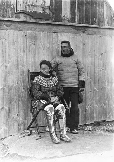 Henning J. Erik Lund "Intel'eraq" (1875-1948) with his wife Malene, 1911.