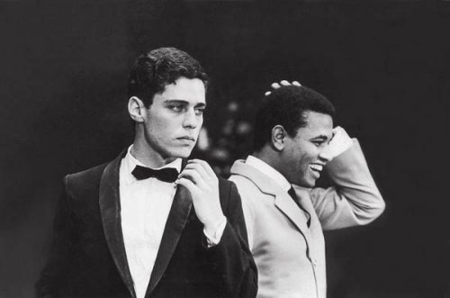 Jair Rodrigues e Chico Buarque, insieme al Festival de Música Popular ‎Brasileira del 1966.‎