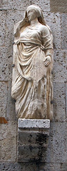 Pisa: La (presunta) statua di Kinzica de' Sismondi su Casa Tizzoni.