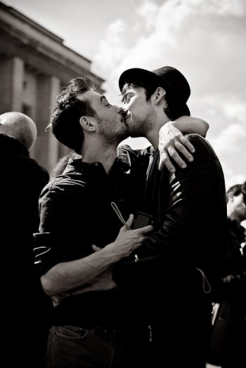 kiss in contre l'homophobie