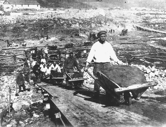 1936. Forced labor Gulag prisoners working in Kolyma.