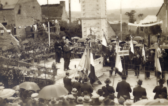 5 agosto 1934, Mellionnec (22): La cerimonia ufficiale di riabilitazione del soldato Laurent.