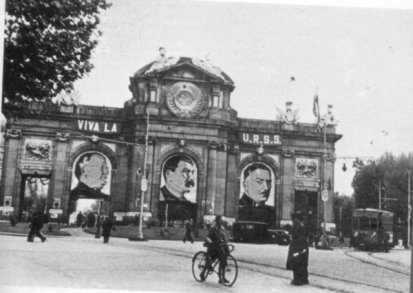 Puerta de Alcalá, Madrid, 1937.