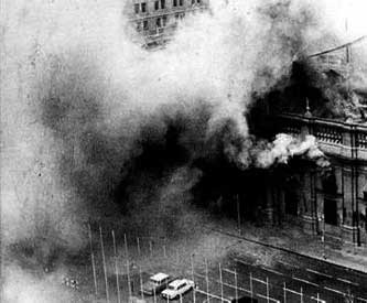 Santiago del Cile, 11 settembre 1973. Il bombardamento aereo del Palazzo della Moneda.