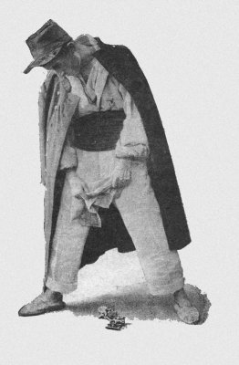 Gaston Montéhus in scena nella sua "montura antimilitarista" con la celebre fascia rossa alla vita.