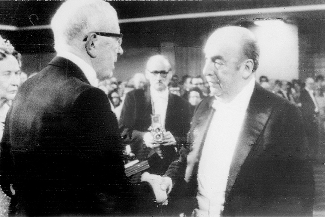 Stoccolma, 1971: Pablo Neruda riceve il Premio Nobel per la letteratura.