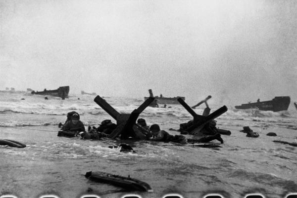 D-Day, 6 giugno 1944, foto di Robert Capa