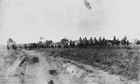 I soldati scortano un convoglio di blacklegs (crumiri) durante lo sciopero dei tosatori nel 1891
