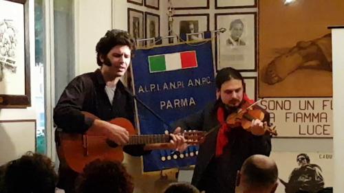 Francesco Pelosi e Rocco Rosignoli ad una festa per le Barricate Antifasciste a Parma.