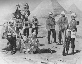 Soldati britannici alle Piramidi.