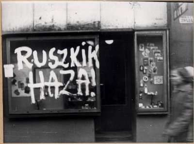 Budapest 1956: Russi a casa! Russkies go home!