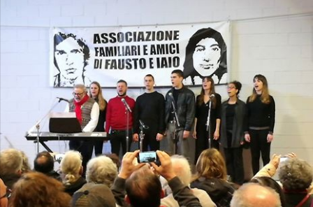 Milano, 18 marzo 2018. Salvino "LiberaMente" Sagone e i ragazzi del Coro del Dopolavoro Stadera interpretano "Quella sera al Leoncavallo..."