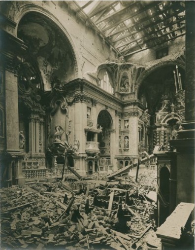 Venezia, febbraio 1918: la Chiesa degli Scalzi distrutta dopo un attacco aereo.
