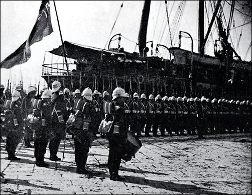 12 agosto 1882: le truppe britanniche sbarcano a Alessandria per l'invasione coloniale dell'Egitto.