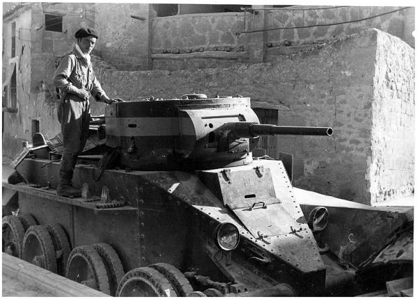 Spagna, guerra civile. Carro armato veloce BT “Betushka” di fabbricazione sovietica