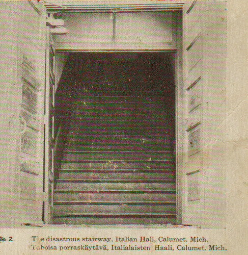 La "Scala fatale" della Italian Hall dove i 73 bambini furono calpestati a morte.
