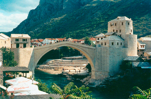 Lo Stari Most, il Ponte Vecchio di Mostar, oggi dopo la ricostruzione.