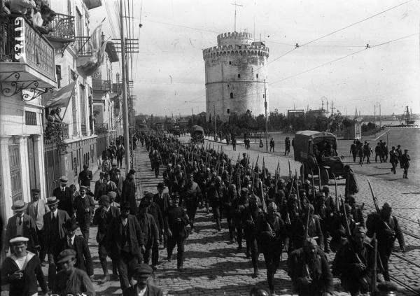 1st Battalion of the Army of National Defence on its way to the front, Thessaloniki 1916 credit: Bibliothèque nationale de France