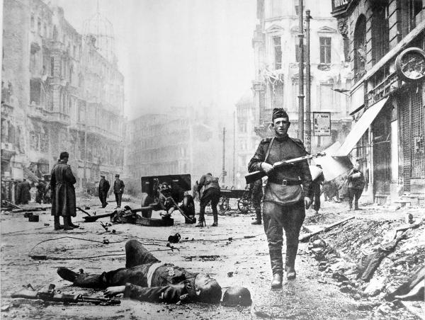 Berlino, 2 maggio 1945