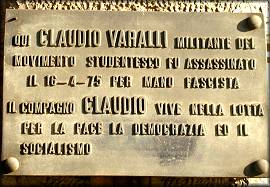 La lapide che ricorda l’assassinio di Claudio Varalli.