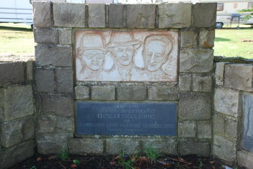 Penyberth (Galles/Cymru). La lapide commemorativa per Lewis, Valentine e Williams.