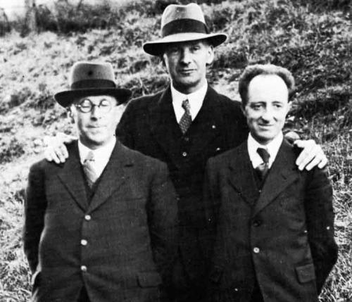 DJ William (a sinistra), Lewis Valentine (al centro) e Saunders Lewis (a destra) in una foto del 1936, poco prima del Tân y Llŷn